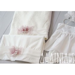 Λαδόπανα με λουλουδάκι από ρόζ δαντέλα ΚΛΔ153