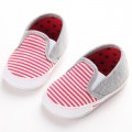 Παπουτσάκι βρεφικό εσπαντρίγια ριγέ κόκκινη με αστεράκια ΠΑΑ540