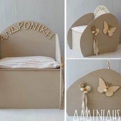 Ξύλινη πολυθρόνα με πεταλούδα και όνομα ΚΤ252 Ξύλινη πολυθρόνα με πεταλούδα και όνομα ΚΤ252
