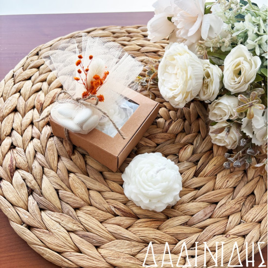 Μπομπονιέρα κεράκι παιώνια σε κουτί με αποξηραμένα ΜΠΟΝ234